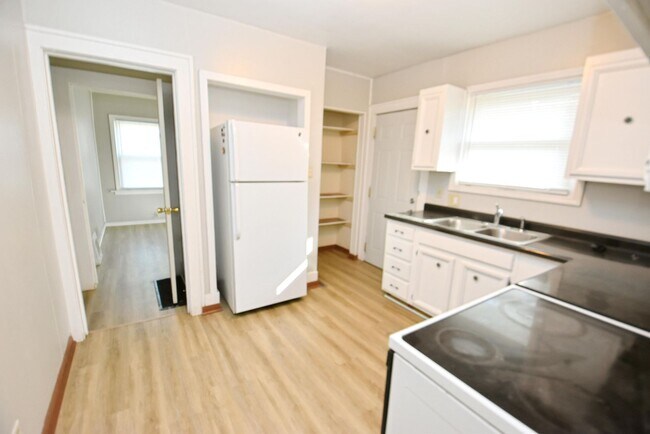Building Photo - Sunnymeade home in South Bend IN, 3 bedroom 1 bath