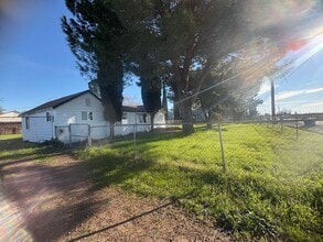 Building Photo - 3 Bedroom Home
