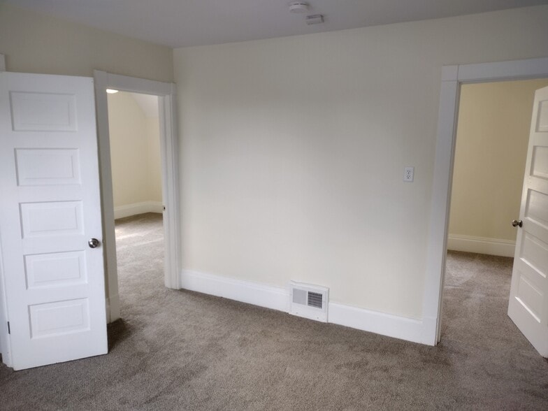 Building Photo - 8240 W Cold Spring Rd