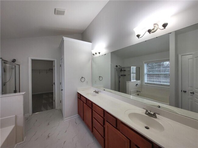 Building Photo - 4231 Suwanee Brook Ct