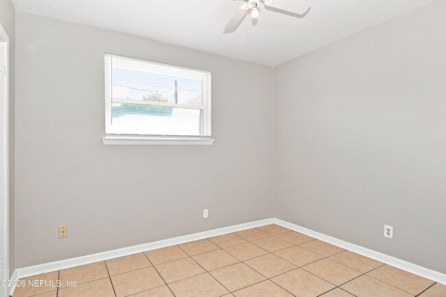 Building Photo - 33 San Pablo Cir N
