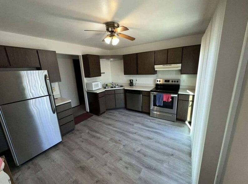 Large Open Kitchen - 305 Knightsbridge Rd