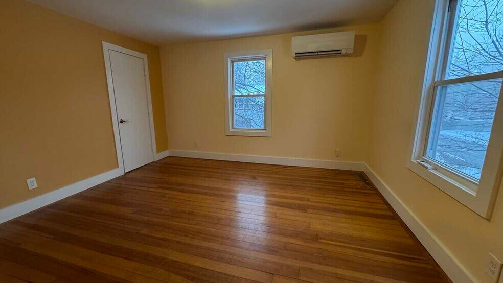 Building Photo - 16 Clifford St