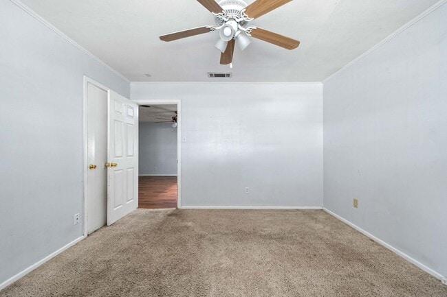 Building Photo - Vintage Home in Medical District *HALF-OFF...