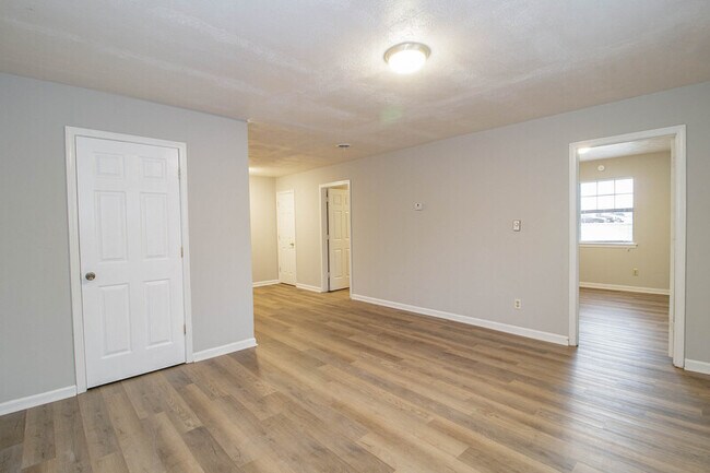 Building Photo - 23-423 Thompsonville Ln