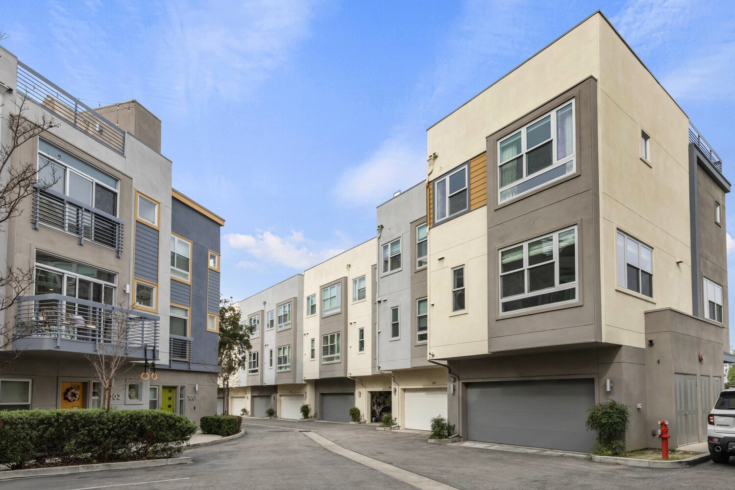 Building Photo - 2753 Waverly Dr