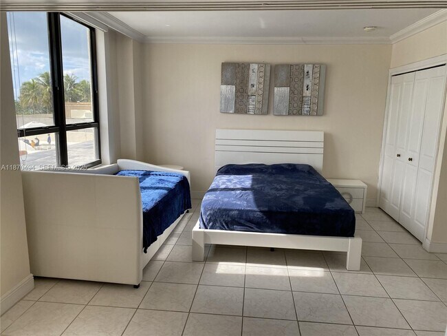 Building Photo - 10185 Collins Ave