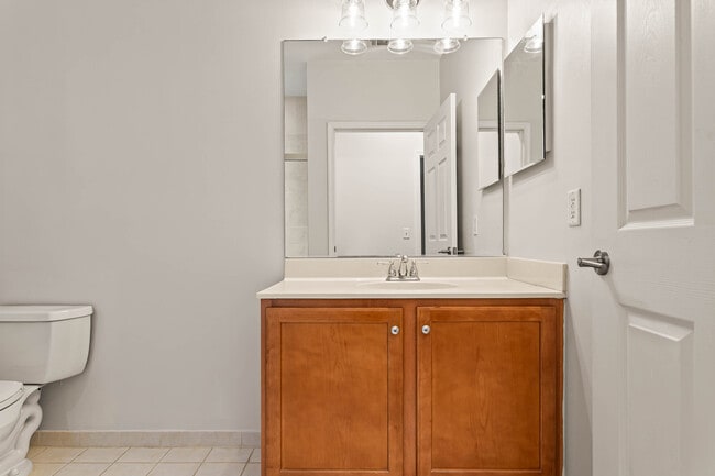 Building Photo - 75 Maple St