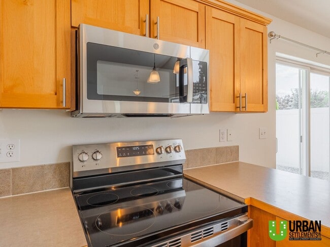 Building Photo - Beautiful 3-Bedroom Home in Desirable Rive...