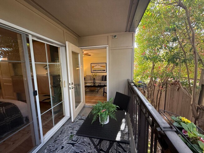 Building Photo - Sausalito Condominiums - West Seattle