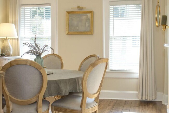 Building Photo - 801 Durant Pl NE