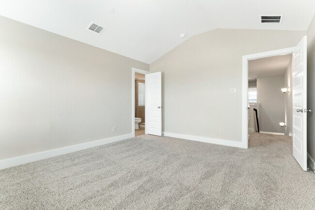 Building Photo - Easy Living in North Richland Hills
