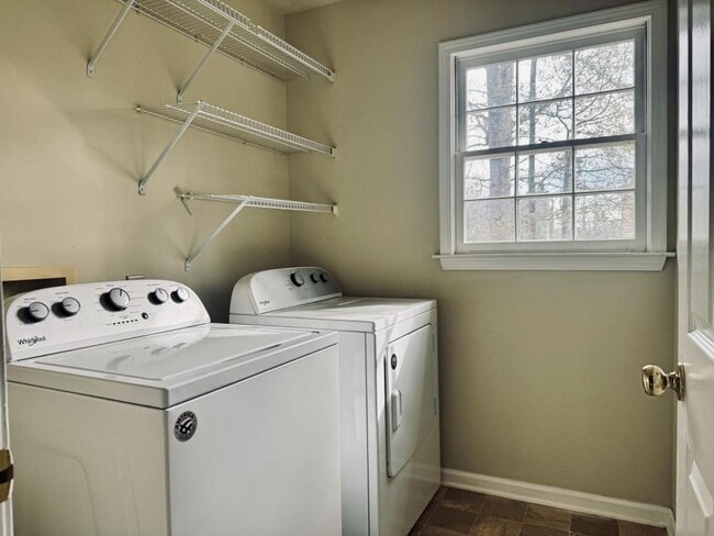 Building Photo - 3624 Manchester Dr