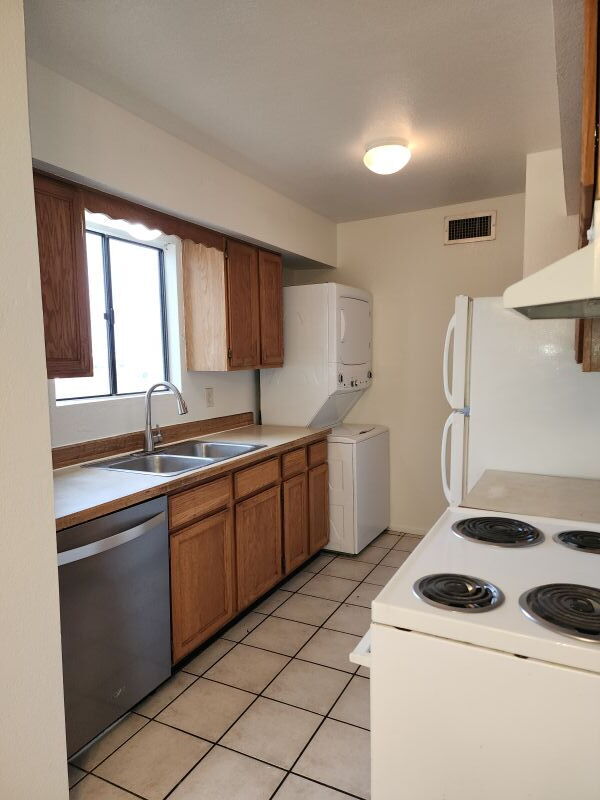 Building Photo - 2BR 1 Ba Upstairs Apartment in Midtown Tucson