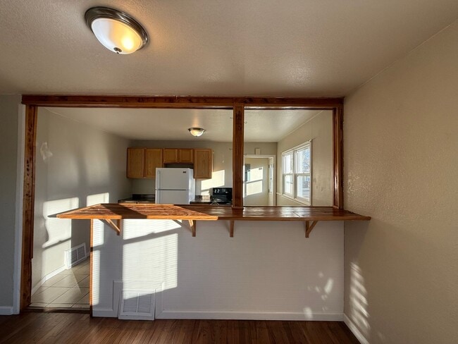 Building Photo - Two bedrooms, one quarter bathroom home, pet friendly, central air!