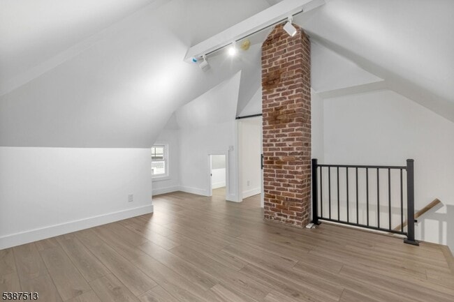 Building Photo - 237 Orchard St
