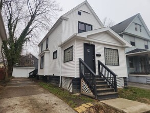 Building Photo - Charming 3-Bedroom Property in Prime Location