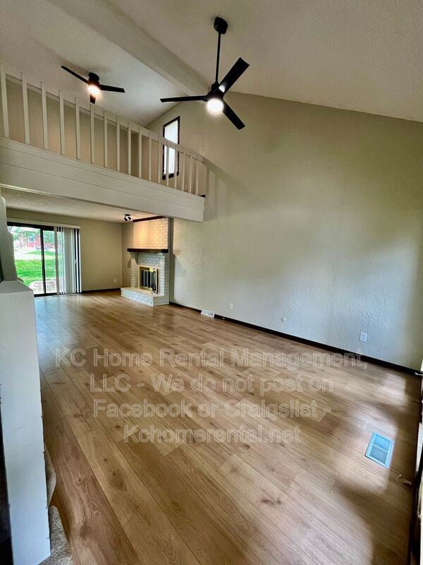 Building Photo - 3868 SW Harbor Dr