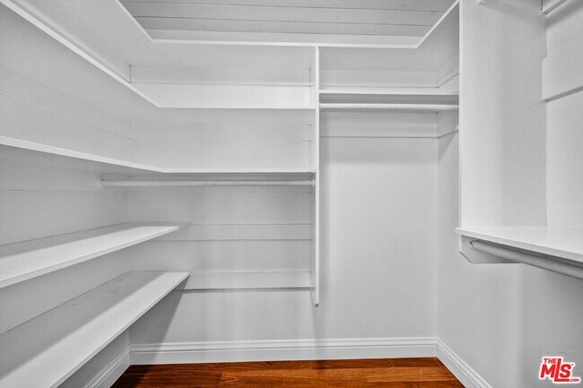 Building Photo - 1515 Outlook Cir