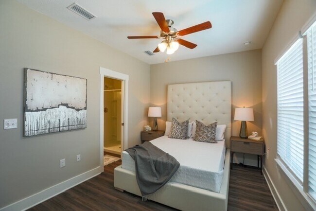 Building Photo - 303 N Sand Palm Rd