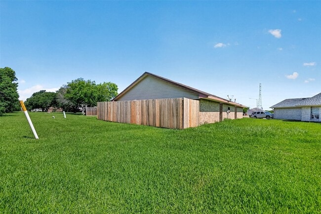 Building Photo - 2223 Courtney Ct