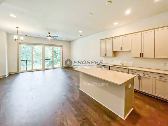 Building Photo - 1806 Orangeburg St