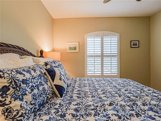 Building Photo - 5095 Fairways Cir