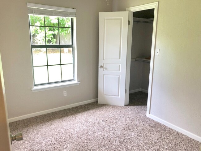 Building Photo - Total Remodel 3bed, 2bath, 2car in S Norman