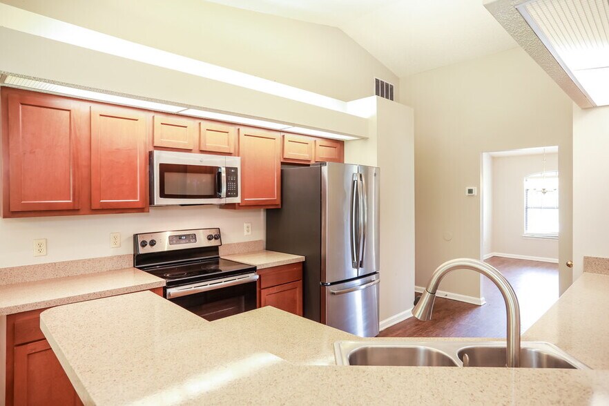 Building Photo - 3413 Deerfield Pointe Dr