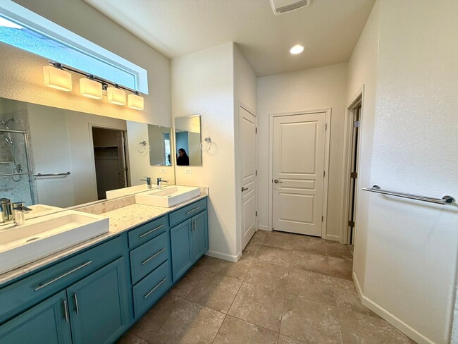 Building Photo - 1360 Wakefield Trail