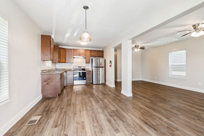 Building Photo - 2084-2086NRoch