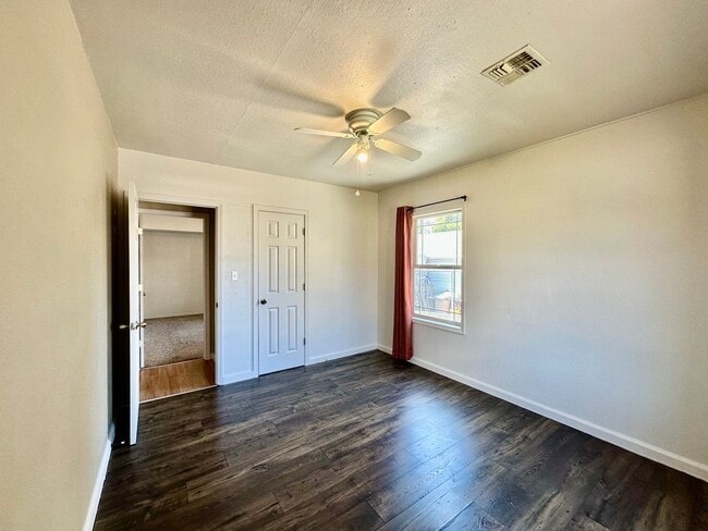 Building Photo - Large 3-Bedroom, 1-Bath Duplex with ALL UT...