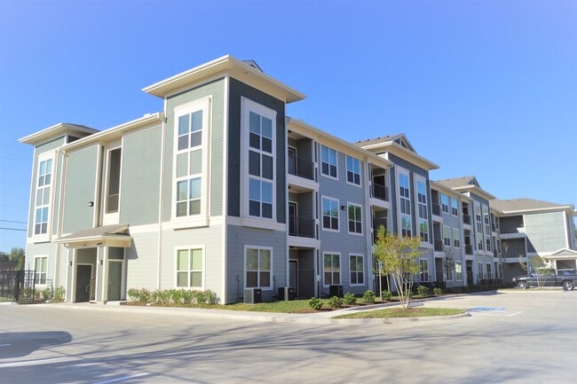 Building Photo - 7630 Amelia Rd