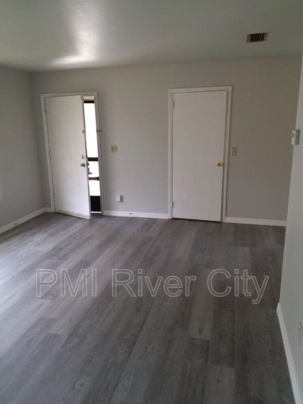 Building Photo - 8147 Bazaine Dr