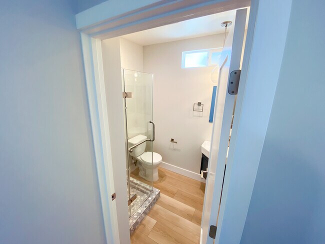 Building Photo - 14859 Chatsworth Dr