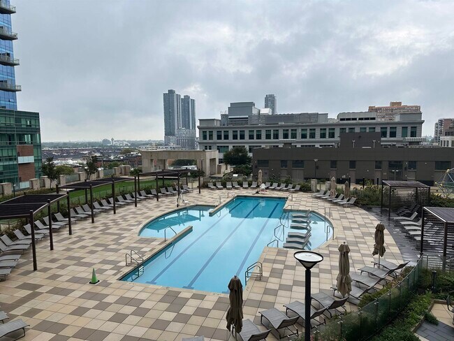 Building Photo - 99 Hudson St