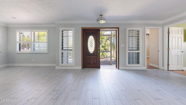 Building Photo - 410 Finch Dr