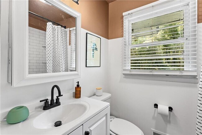Building Photo - 2859 Concord Dr