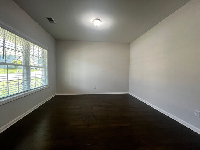Building Photo - 311 Shoshone Cir