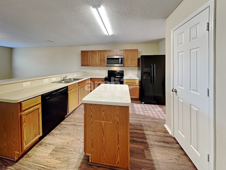 Building Photo - 1140 Single Tree Dr