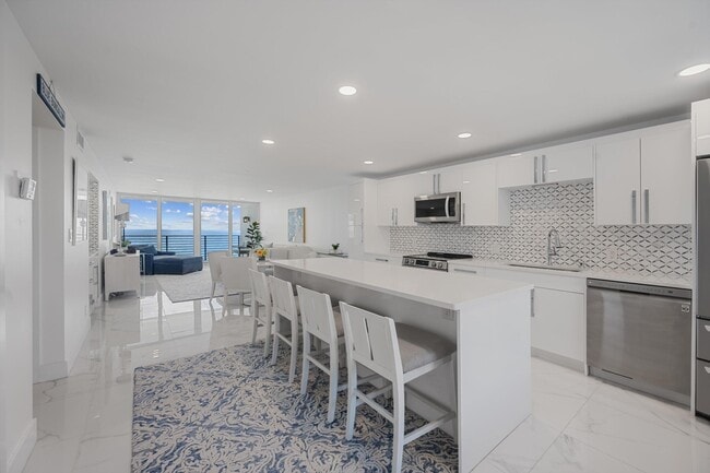 Building Photo - 900 Ocean Dr