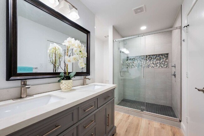 Building Photo - Charming Modern Home with Chef’s Kitchen & Spacious Outdoor Living