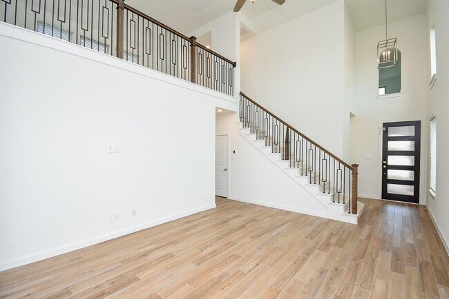 Building Photo - 2526 Seedling St