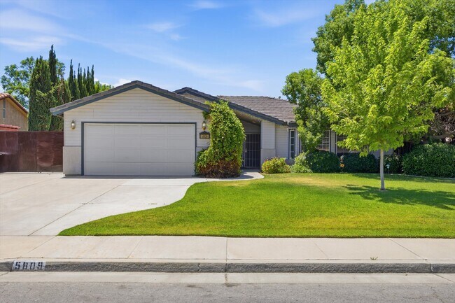 Building Photo - 5809 Roscomare St