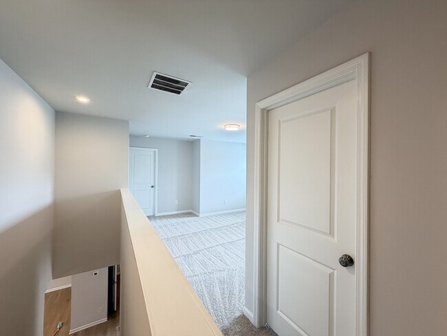 Building Photo - 5879 Wheeler Ridge Rd