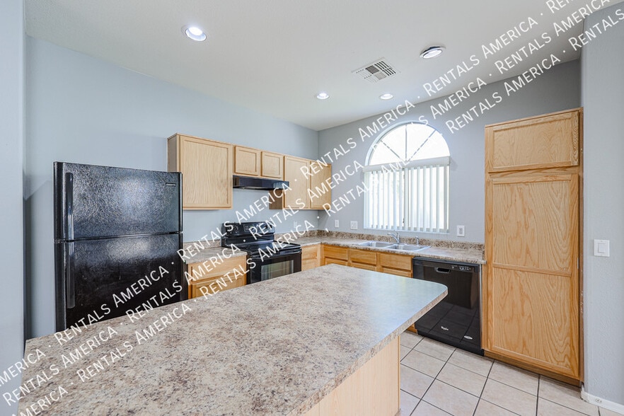 Building Photo - 3672 E Sundance Ave