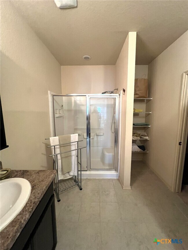 Building Photo - 1057 Clarkston Dr