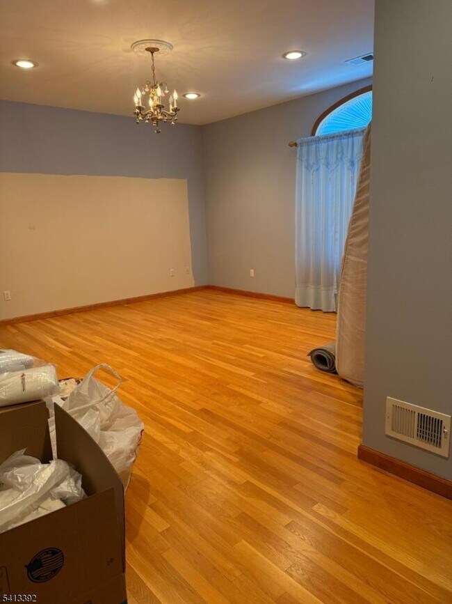 Building Photo - 424 Page Ave