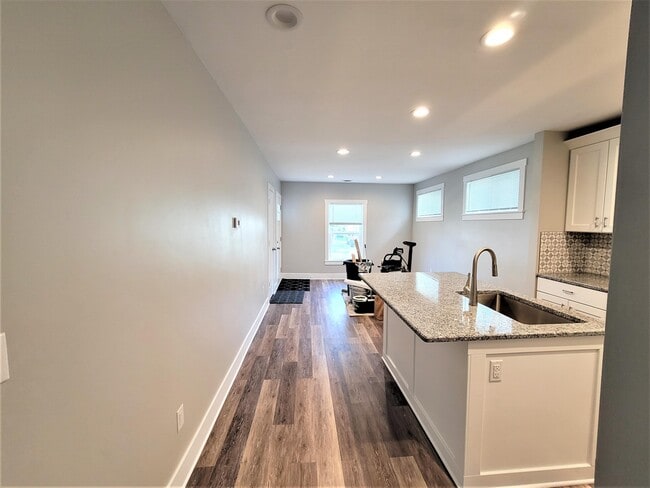 Building Photo - 1140 E Breckenridge St