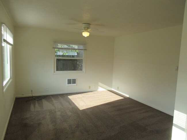 Building Photo - One Bedroom Home in Keizer